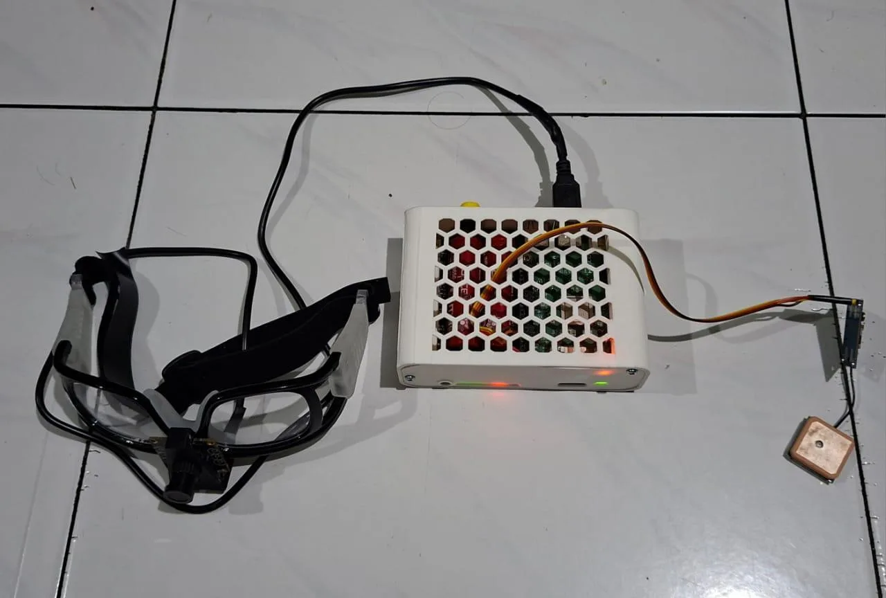 The assembled device: glasses with camera, printed case and GPS module