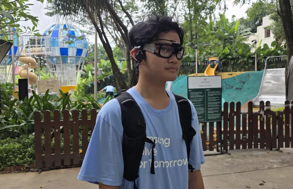A runner wearing the RunSight glasses and the vest that carries the compute unit